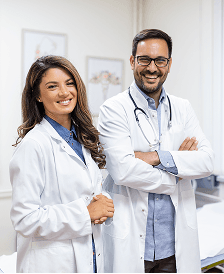 Profissionais de saúde - médica e médico
